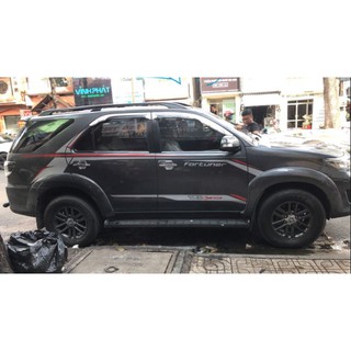 Tem Dán Xe Fortuner Xám Bạc Đỏ Khỏe Khoắn
