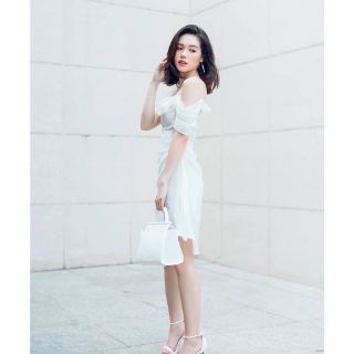 ĐẦM TRẮNG RỚT VAI CỔ ĐỔ 🍂