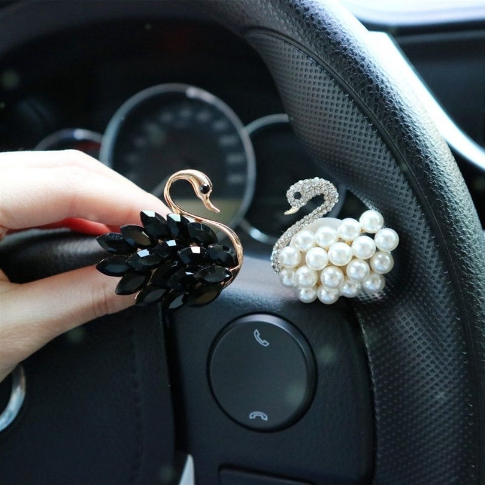 Kẹp Khuếch Tán Nước Hoa Xe Hơi Hình Thiên Nga Đính Ngọc Trai Dễ Thương