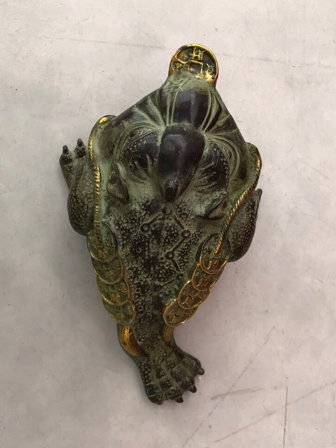 Cóc 3 chân Thiềm Thừ vật phẩm phong thuỷ tài lộc bằng đồng