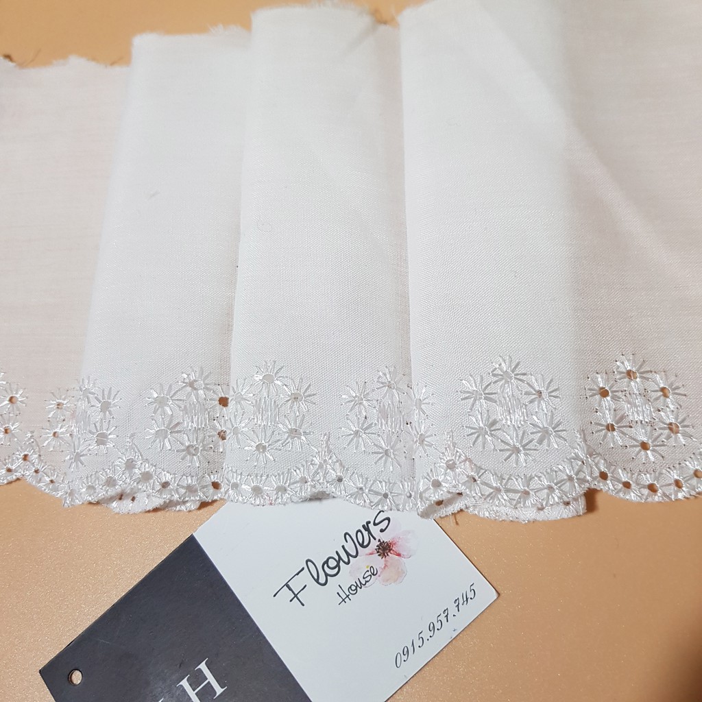 Cuộn ren viền dùng trang trí quần áo chất vải boi thêu hoa dài 12 mét rộng 12cm Maihoafabricr