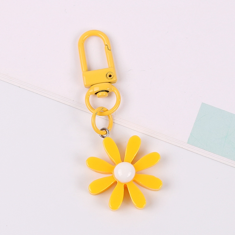 Móc khóa hình hoa cúc xinh xắn tiện dụng cho vỏ bảo vệ hộp sạc tai nghe Airpod