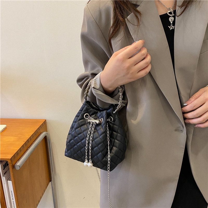 Túi xách đeo vai phối dây xích họa tiết kẻ sọc vân kim cương đơn giản thời trang cho nữ