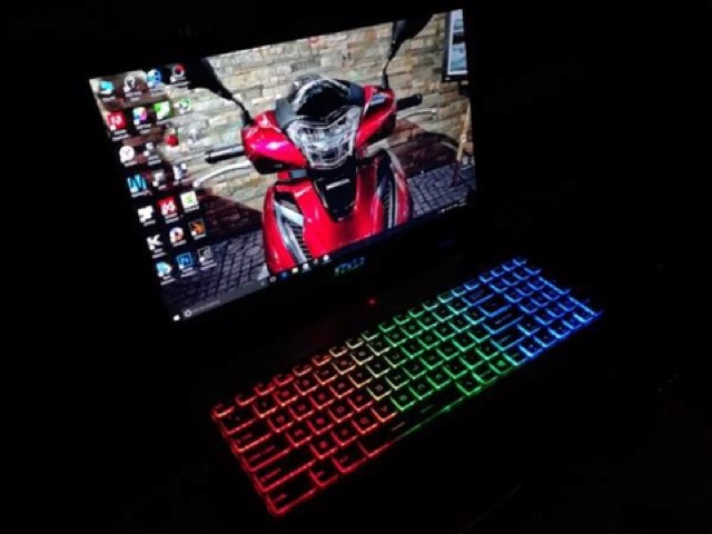 MSI GS63vr 15.6” 2017 i7-6700HQ 2.6Ghz ram 16GB/2400 vga 1060