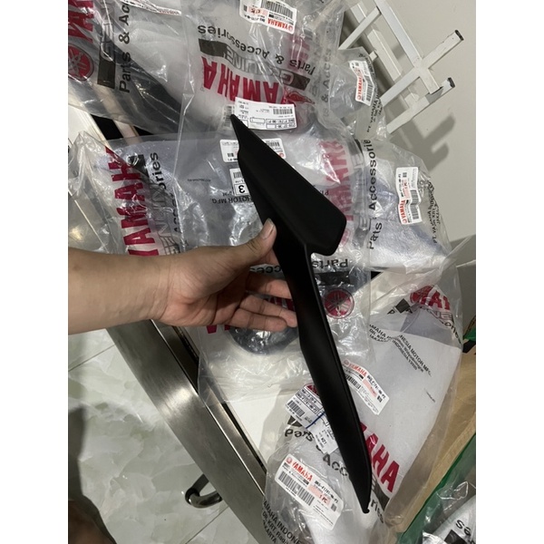 Dàn áo nhựa r15v3 r15 đuôi sau yên xe r15