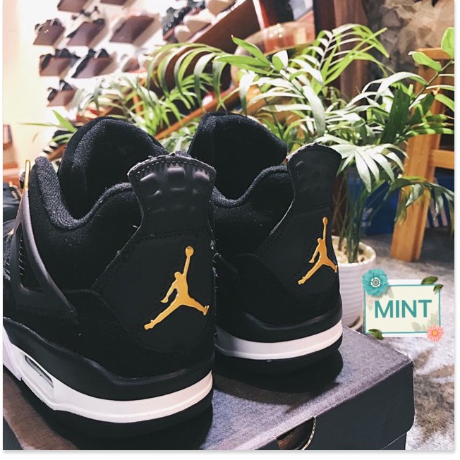 Xả hàng giá rẻ -  | Ảnh cận cảnh | Giày Sneaker Jordan 4 Royalty . `
