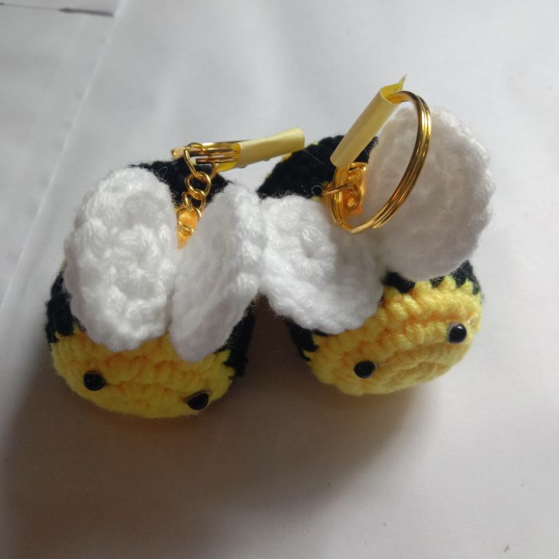 MÓC KHOÁ ONG VÀNG LEN HANDMADE