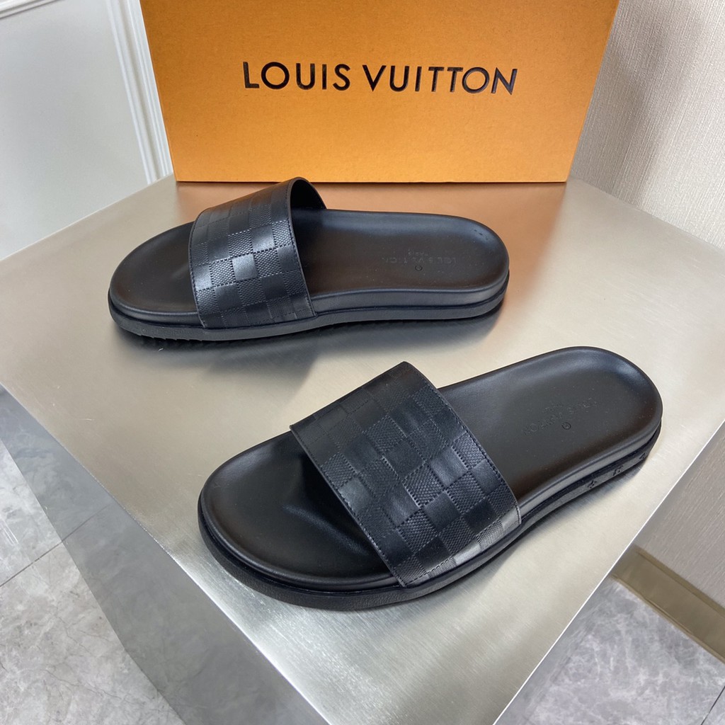Bộ sưu tập dép nam da thật Louis Vuitton LV thiết kế thoải mái, hiện đại, mang lại nhiều sự lựa chọn