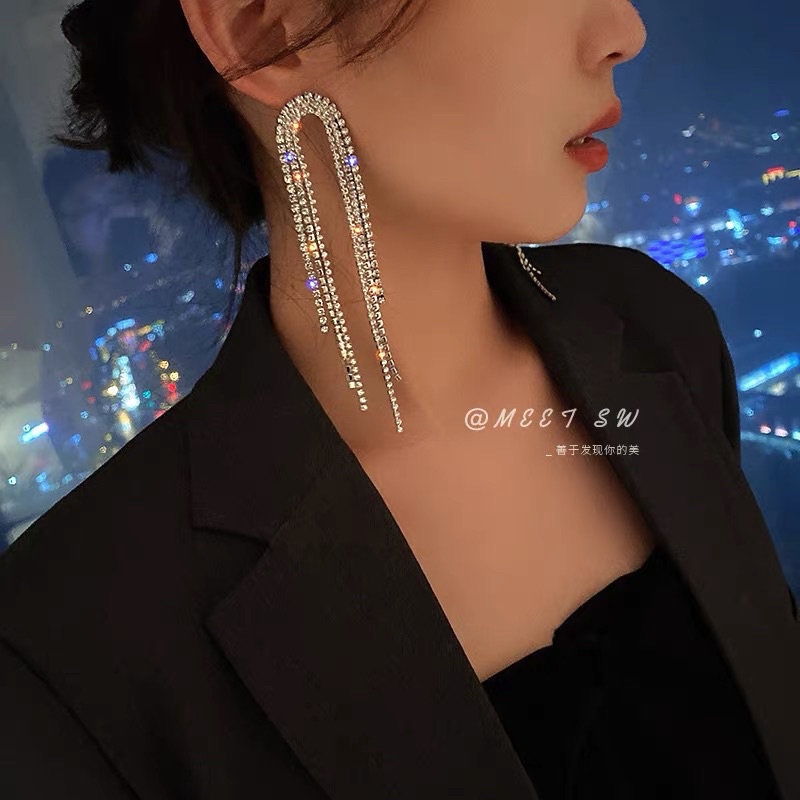 Bông tai dài đính đá sang chảnh, khuyên tai phong cách ngôi sao hàn quốc