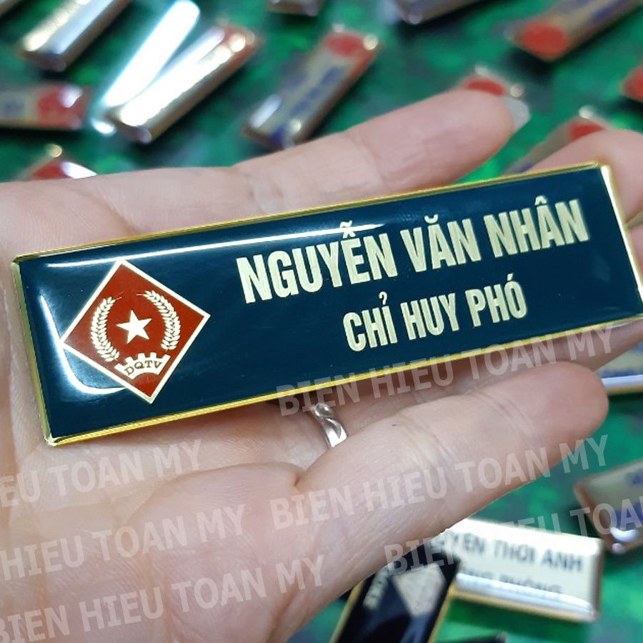 Thẻ tên nhân viên theo yêu cầu
