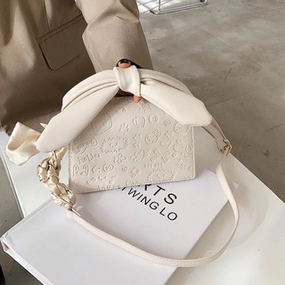 Túi Đeo Chéo Nữ Dáng Trẻ Họa Tiết Chìm Bên Trong Nhiều Ngăn Size 20