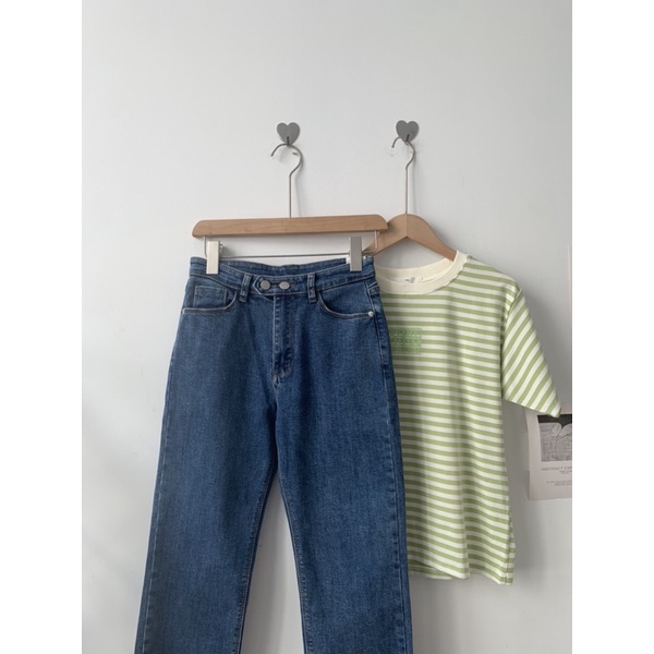 Quần jean cạp cao nút