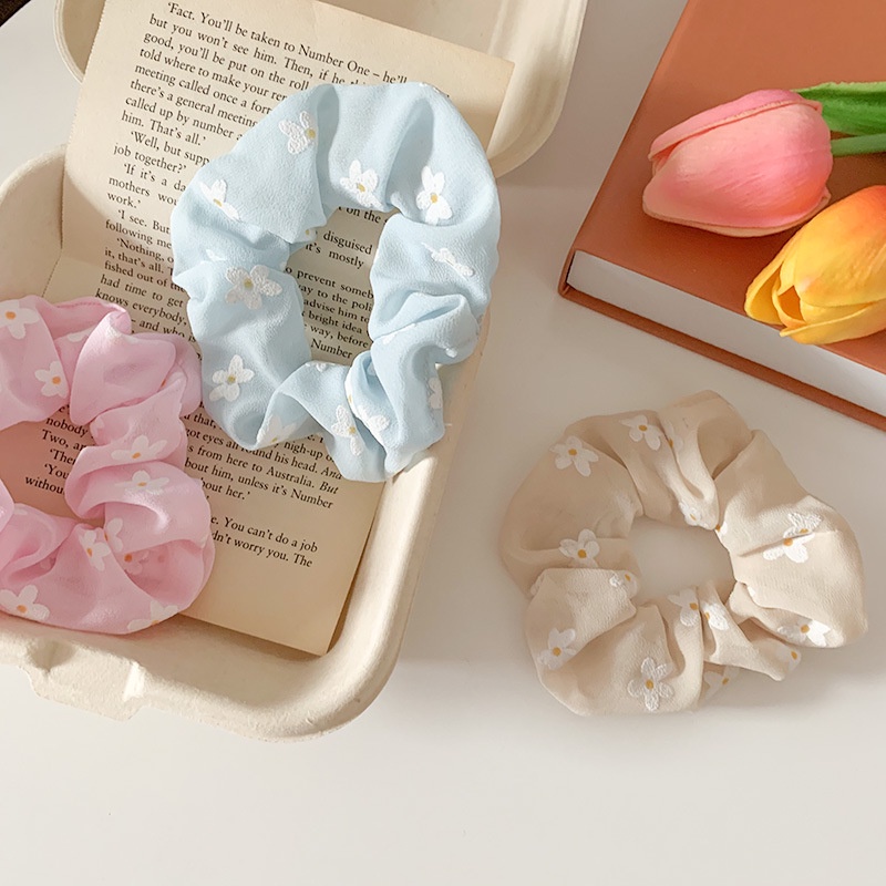 Dây Buộc Tóc Scrunchies Hoa Trắng Nền Trơn Buta Sc17