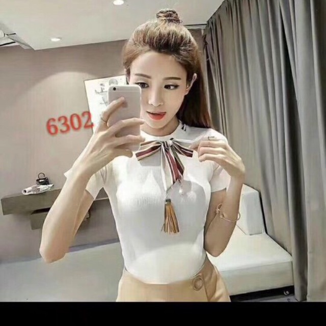 Len mongtogi buộc nơ rua