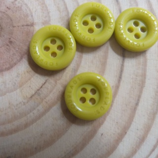 Nút nhựa 4 lỗ , size 1.3cm (20 nút/7k)