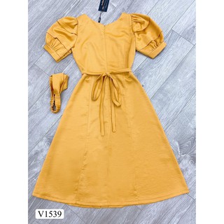 Đầm Váy lụa vàng cổ vuông V1539