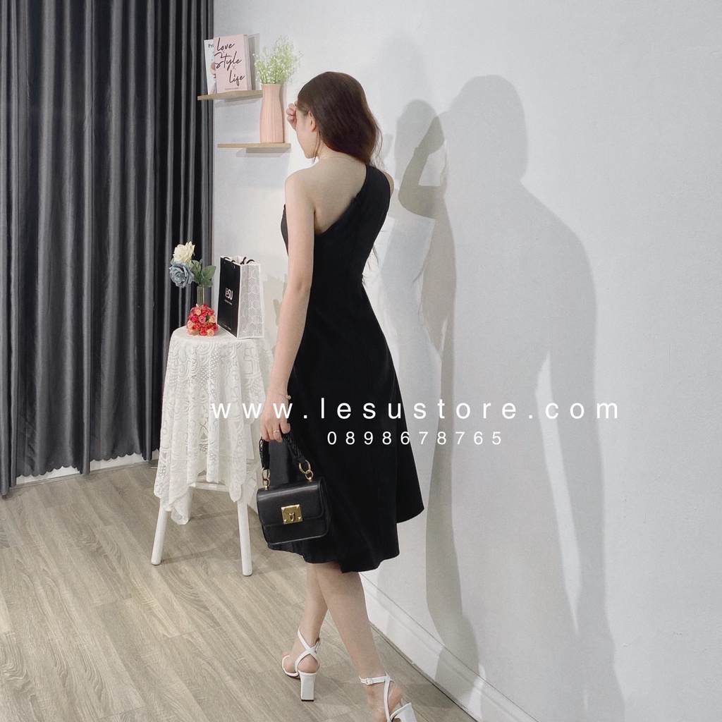 ẢNH TỰ CHỤP Đầm cut-out cổ chéo xẻ tà ĐEN