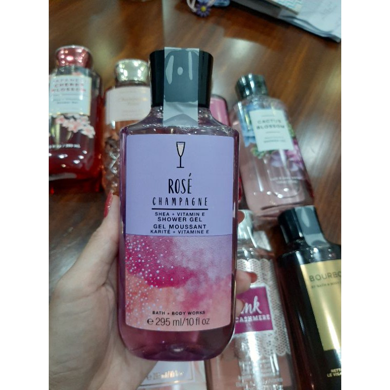 Sữa tắm Bath and Body Works. Hàng mua tại Store hãng. Có Bill