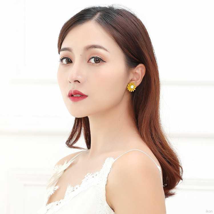 Bông tai hình hoa cúc hoạ mi đơn giản phong cách Hàn Quốc