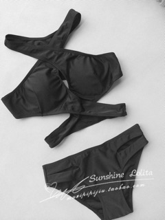 Bikini 2 mảnh dây đan chéo