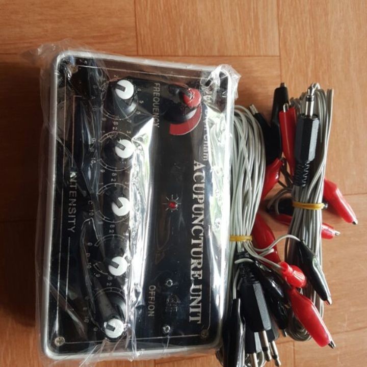 Máy châm cứu điện 20 kim tặng kèm 4 pin AA