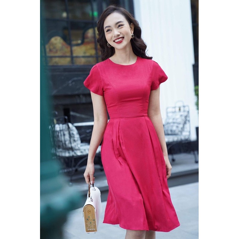 váy đỏ hồng tay cánh sen