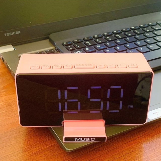 Loa Bluetooth không dây có đồng hồ báo thức, Âm Thanh to và bass êm kết nối điện thoại LapTop