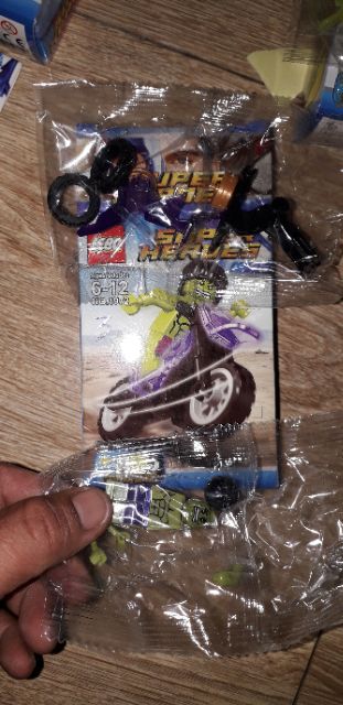 Lắp ráp 1 hộp LegoSuper Heroes Xe mô tô 1972
