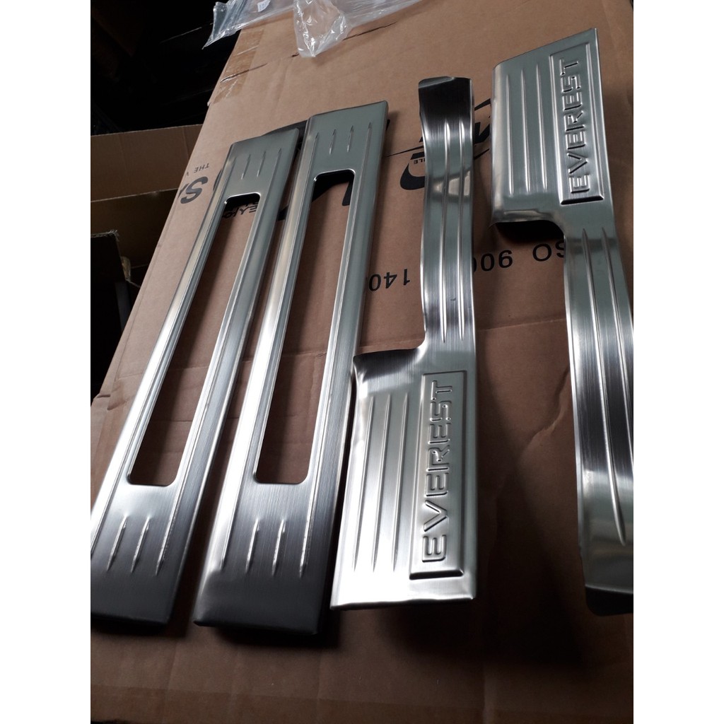 Bộ 8 nẹp bứơc chân trong + ngoài Inox Ford Everest dùng chung các form từ 2017 đến 2021