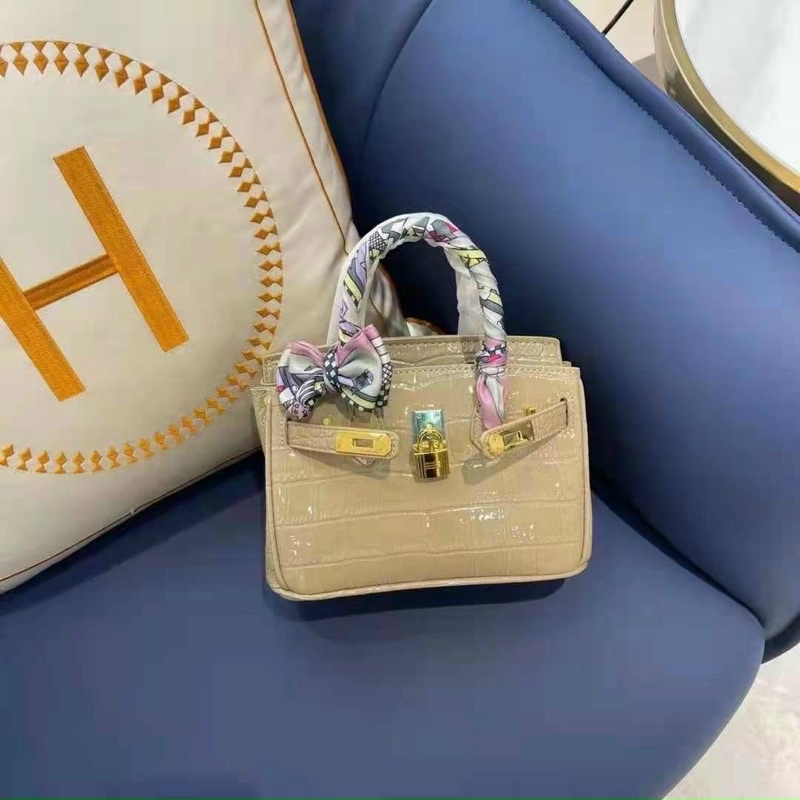 Túi xách nữ Hm da bóng size 20 Tặng khăn