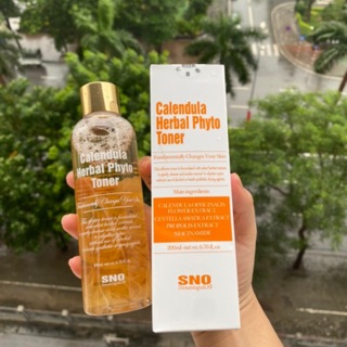 Toner Nước Hoa Cúc Chứa Cánh Hoa Tươi SNO Calendula Herbal Phyto 200ML ( GOM ORDER)