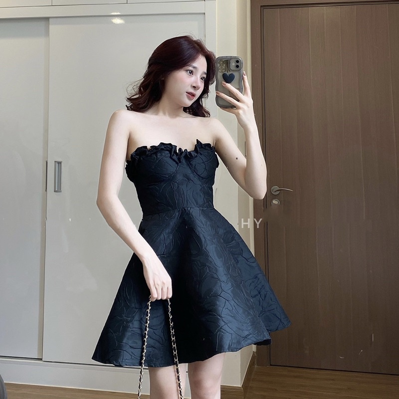 Váy thiết kế cúp ngực vải gấm