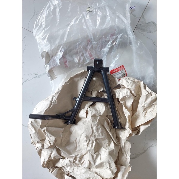 Chống giữa xe sonic