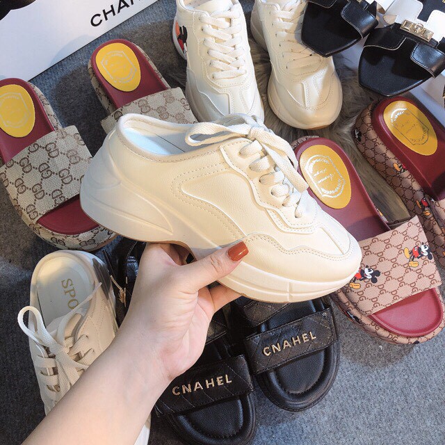 GIÀY SỤC THỂ THAO ULZZANG ĐỘN ĐẾ, sục da phong cách màu be form nhỏ | BigBuy360 - bigbuy360.vn