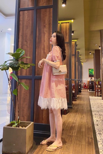 Đầm karo por viền ren