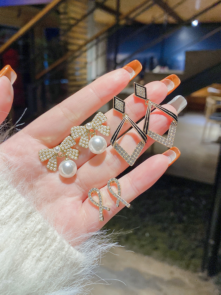 Bông Tai Thiết Kế Đơn Giản Thời Trang Thu Đông