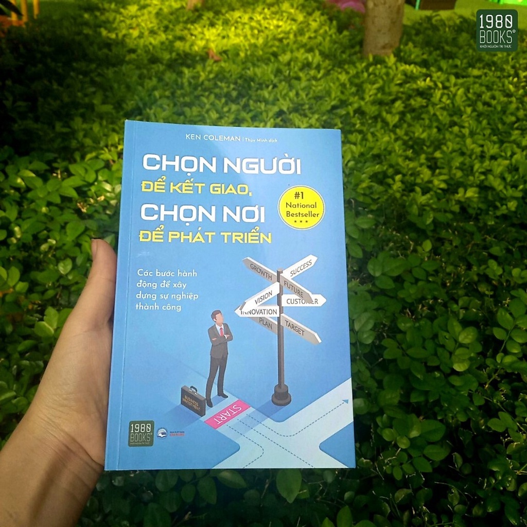 Sách - Chọn Người Để Kết Giao, Chọn Nơi Để Phát Triển