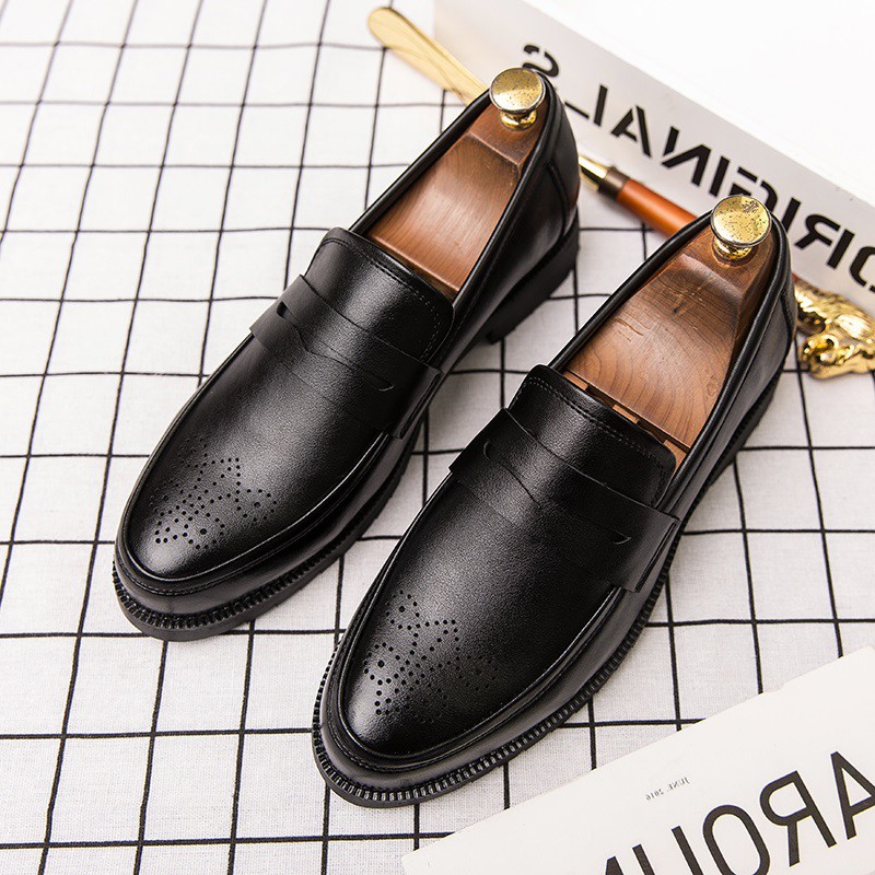 Fashionable classic men's loafers