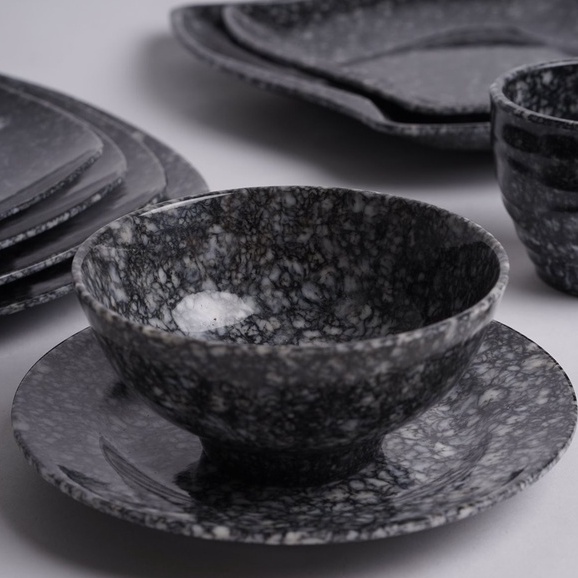 1  dĩa tròn lót chén,đựng thức ăn nhựa Melamine vân đá đen Size 15.3 x 1.8 cm 【dĩa vân đá】