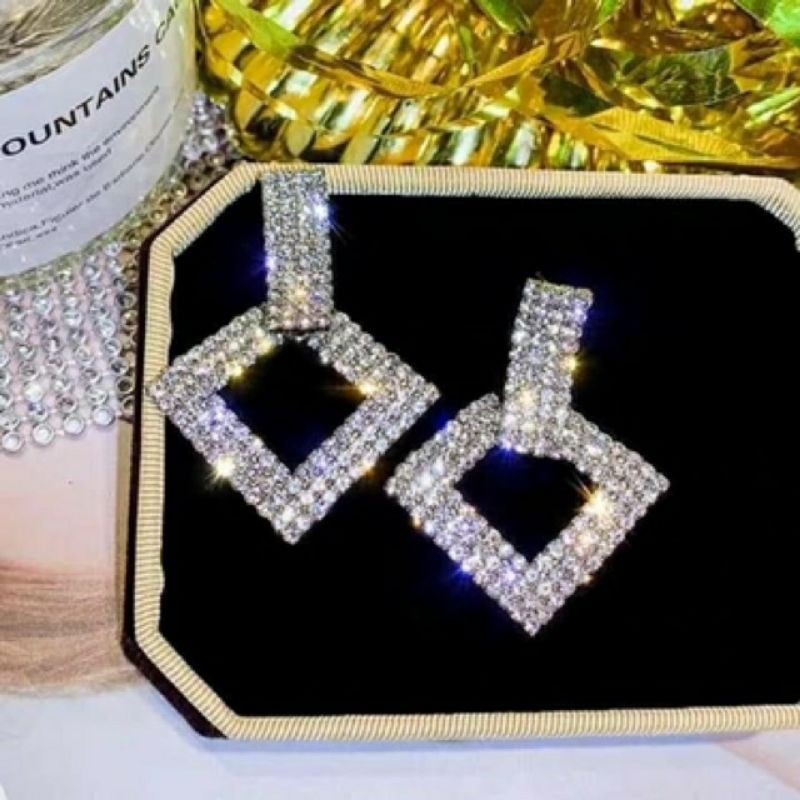 khuyên tai sang chảnh