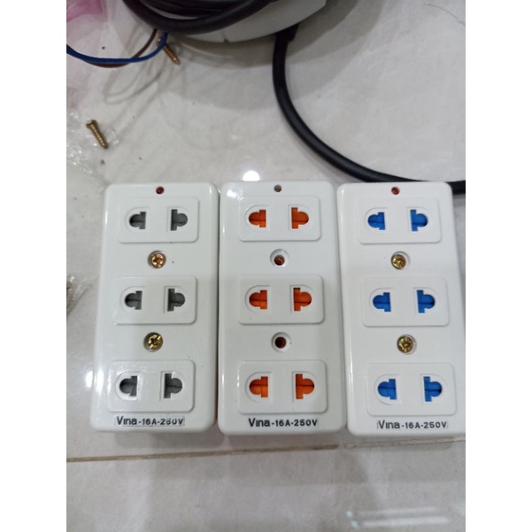 Cuộn dây điện tự rút 250V13A chế ổ cắm tiện lợi