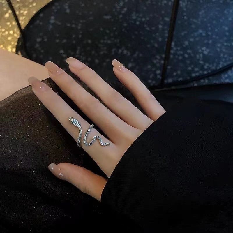 Nhẫn Kim Loại Hình Rắn Thời Trang Dự Tiệc Cho Nữ