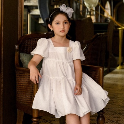 Váy trắng cotton thô Luna 137Kids thiết kế tay bồng cổ vuông đính hoa thấm hút mồ hôi cho bé gái