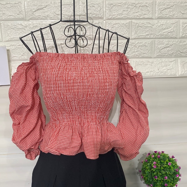 Thanh lí Áo croptop có tay hở vai sọc đỏ siêu đẹp