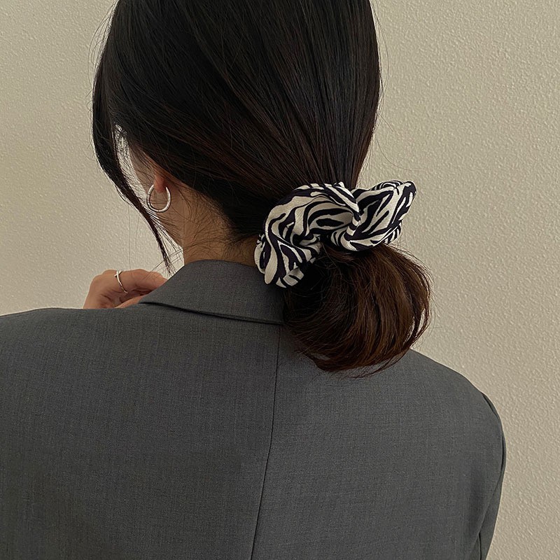 Dây cột tóc Scrunchies họa tiết da beo xinh xắn