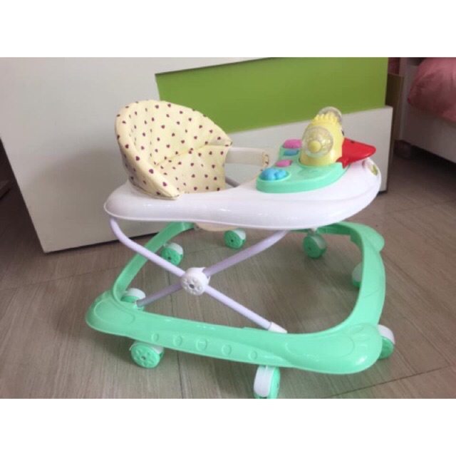 xe tập đi dành cho bé từ 7-15 tháng tuổi