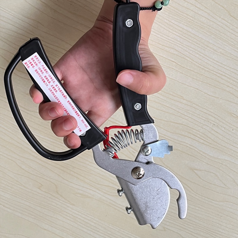 Kìm cắt đuôi cho heo  chó mèo dê bằng điện