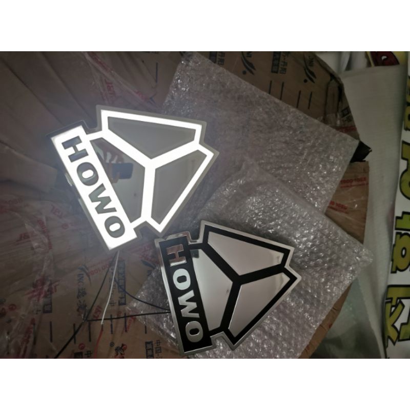 Logo HOWO A7 LED dùng cho xe HOWO T7H, T5G.