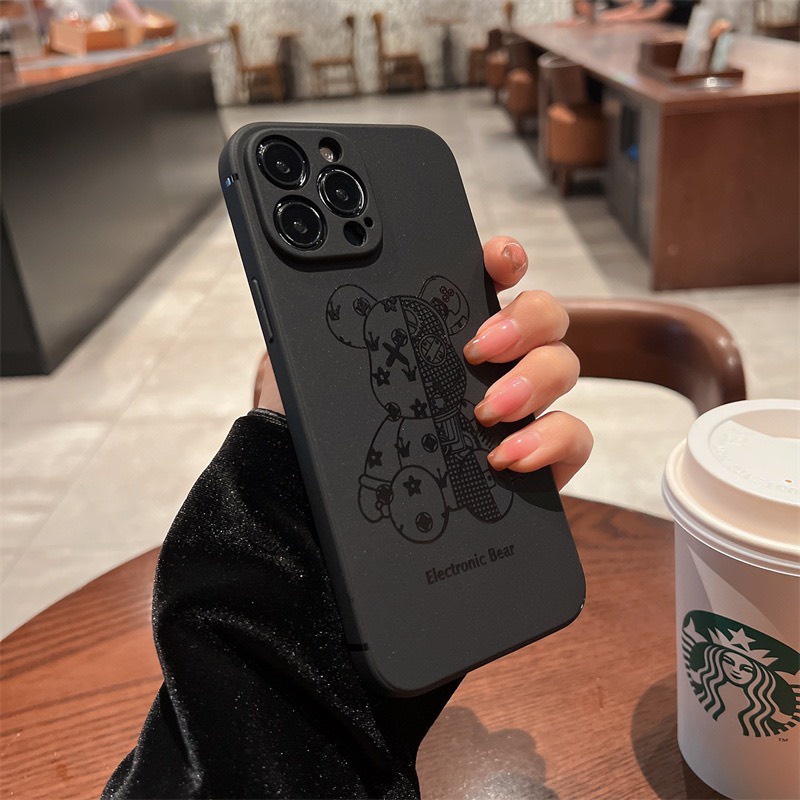 Ốp lưng iphone Hoạ Tiết Đen Kaws Robot