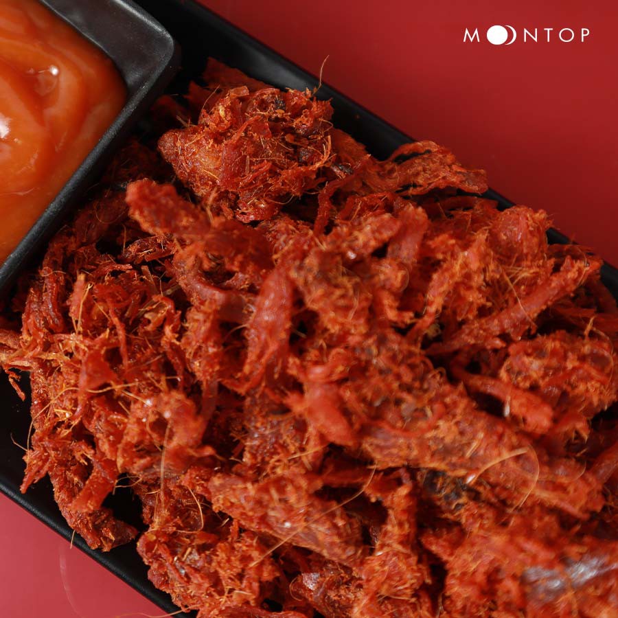 KHÔ BÒ SỢI SẢ ỚT THỢ SĂN (gà giả bò) - Hảo hạng loại 1 - Thịt khô homemade Moontop - Chất từng miếng thịt! | BigBuy360 - bigbuy360.vn